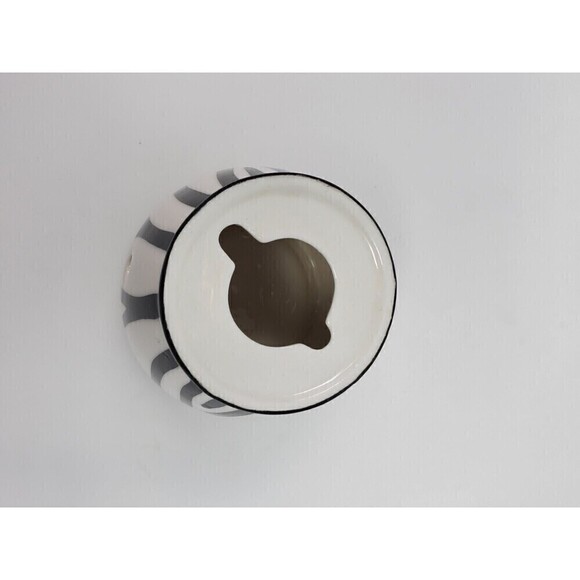 SCENTSY RETIRED ZEBRA MINI PLUG IN WARMER ORIGINAL BOX BLACK & WHITE SAFARI - Picture 12 of 16